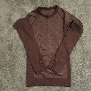 Lululemon size 2 long sleeve